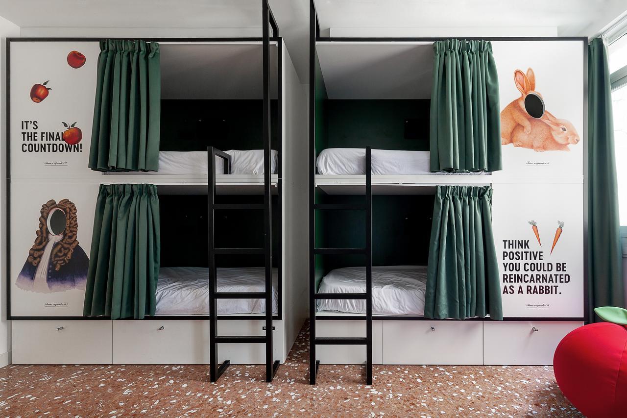 Bed 8-Bed Mixed Dormitory Room Bathroom