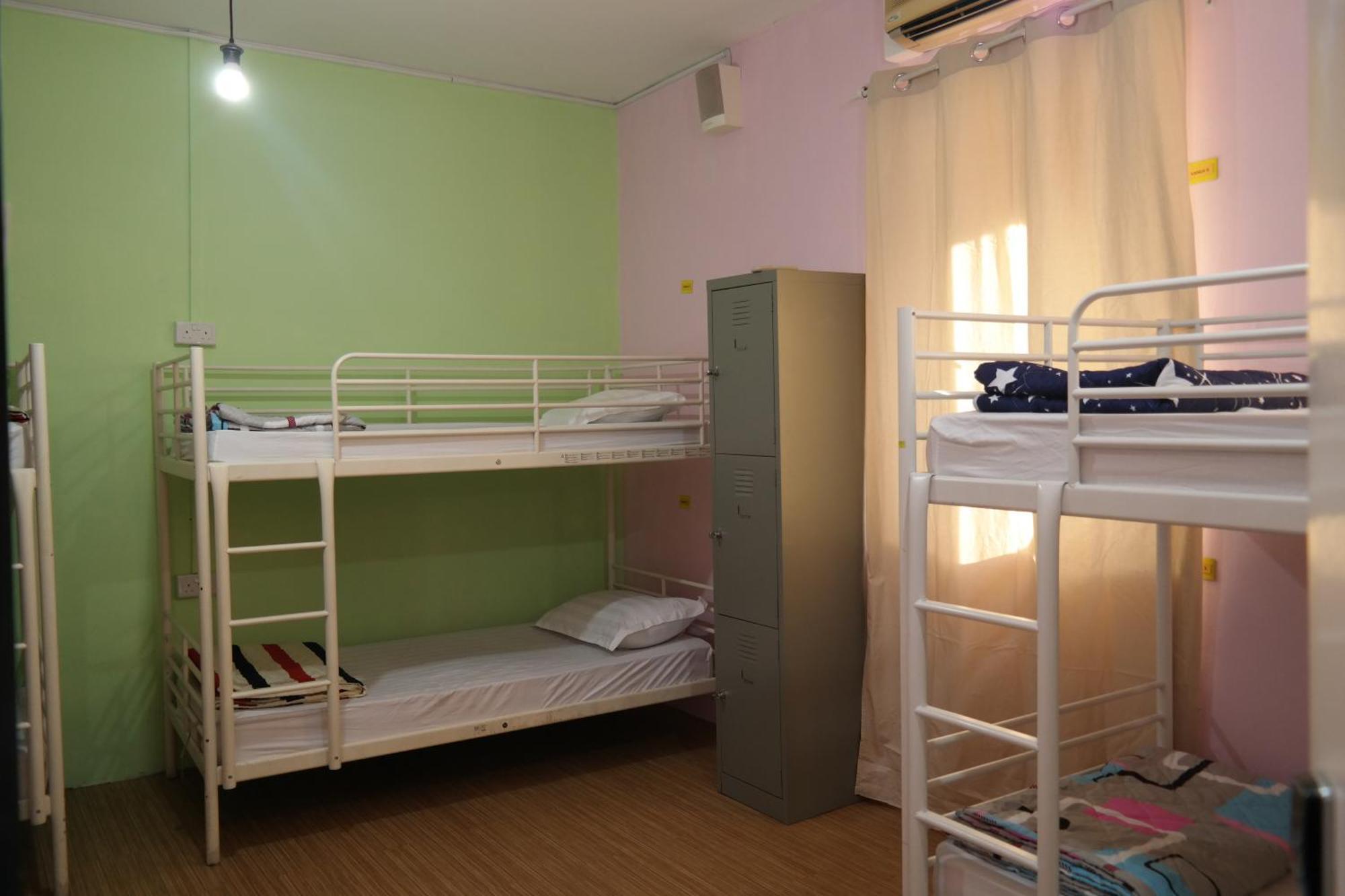 Family Room 6 Beds,676617495:JPEG