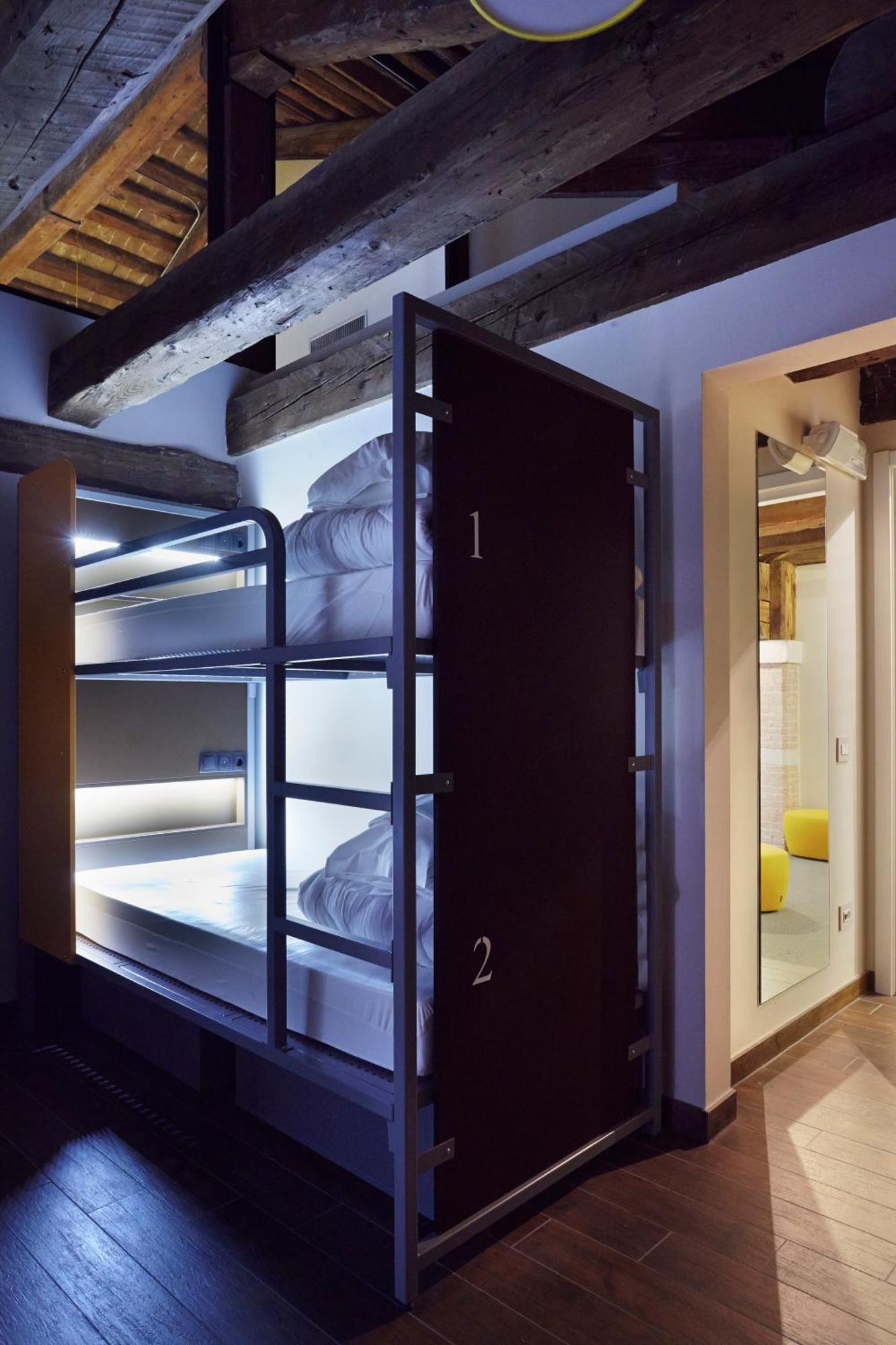 Bed in 7 Bed Dormitory - Shared Bathroom,681666786:JPEG