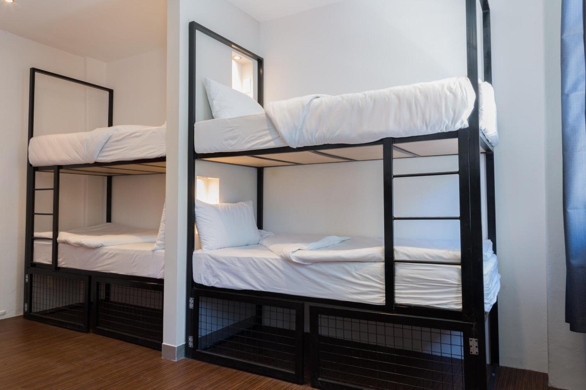 Bed 6-Bed en suite Mixed Room,1742975052:JPEG
