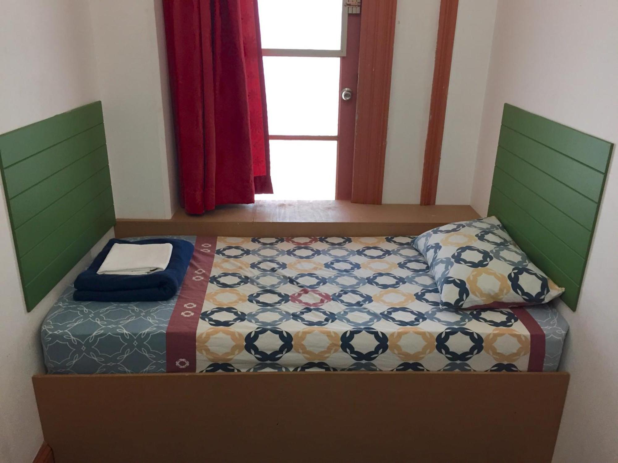 Single Room,696541983:JPEG