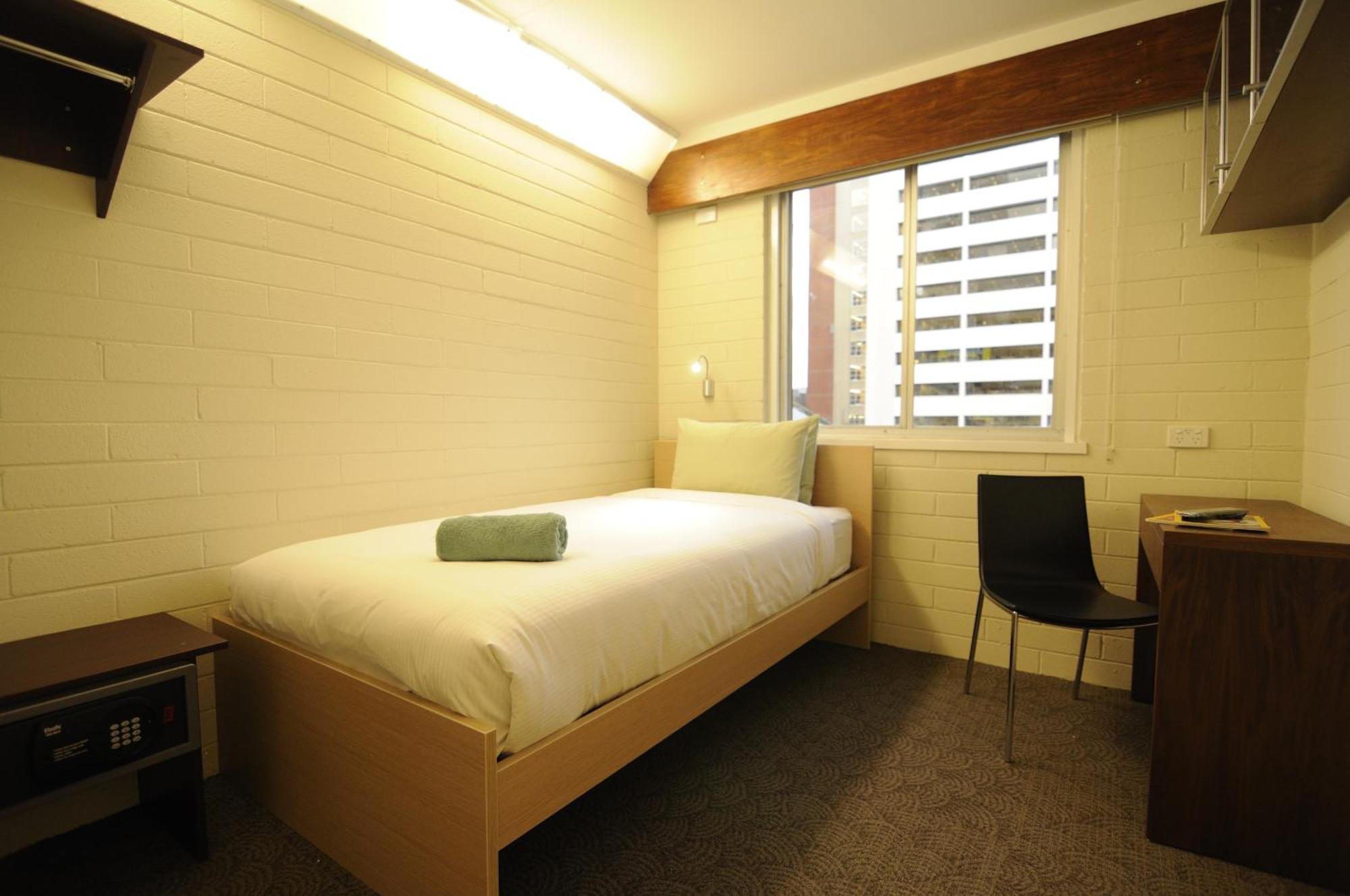 Single Room,129367440:JPEG