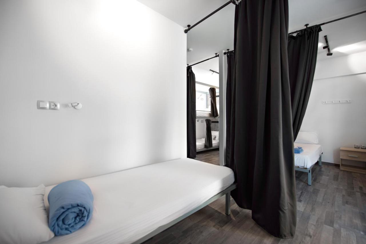 Bed in 6-Bed Dormitory Room with Private Terrace