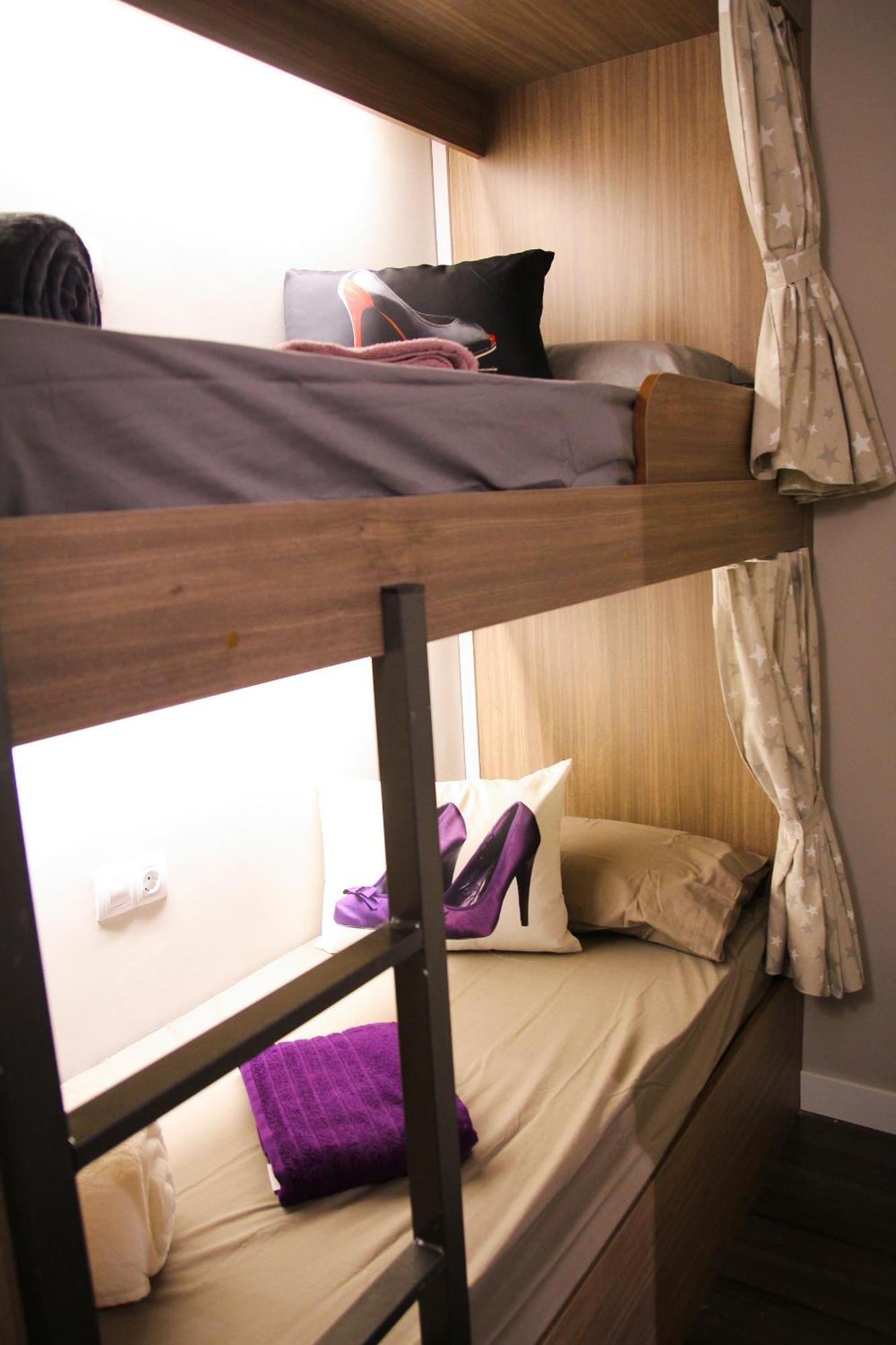 Single Bed Mixed Dormitory Room