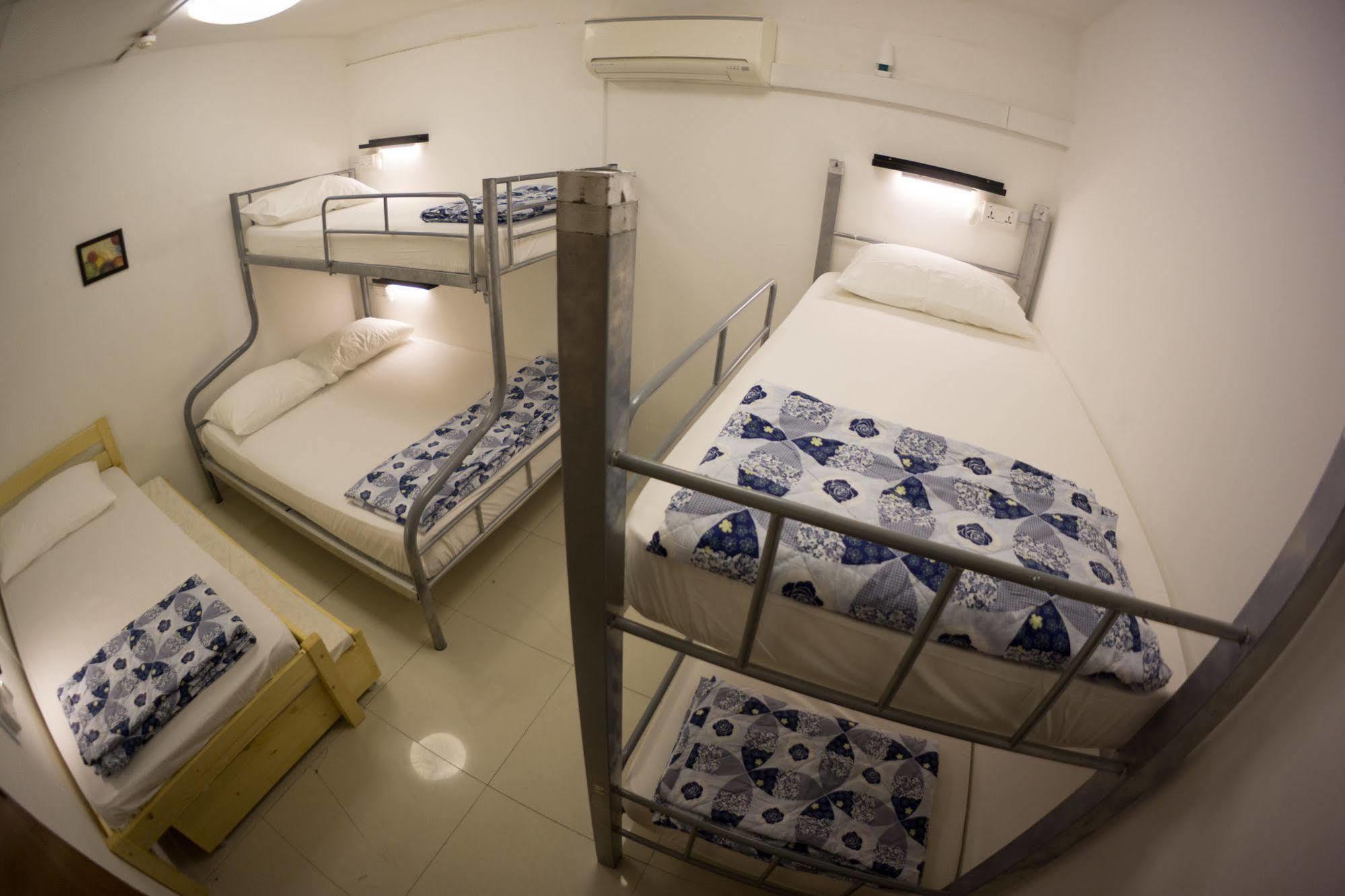 Family Room (7 Adults) with Shared Bathroom