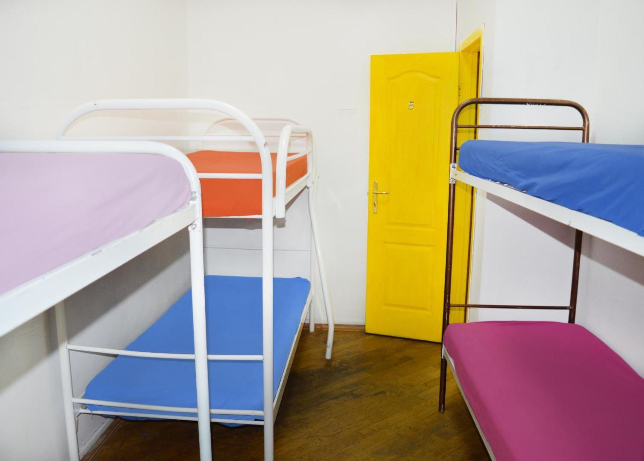 Dormitory Room with Shared Bathroom (6 Adults)