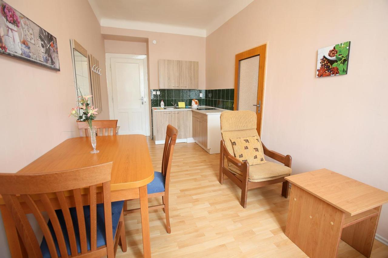 Junior Apartment with Kitchen and Shared Bathroom
