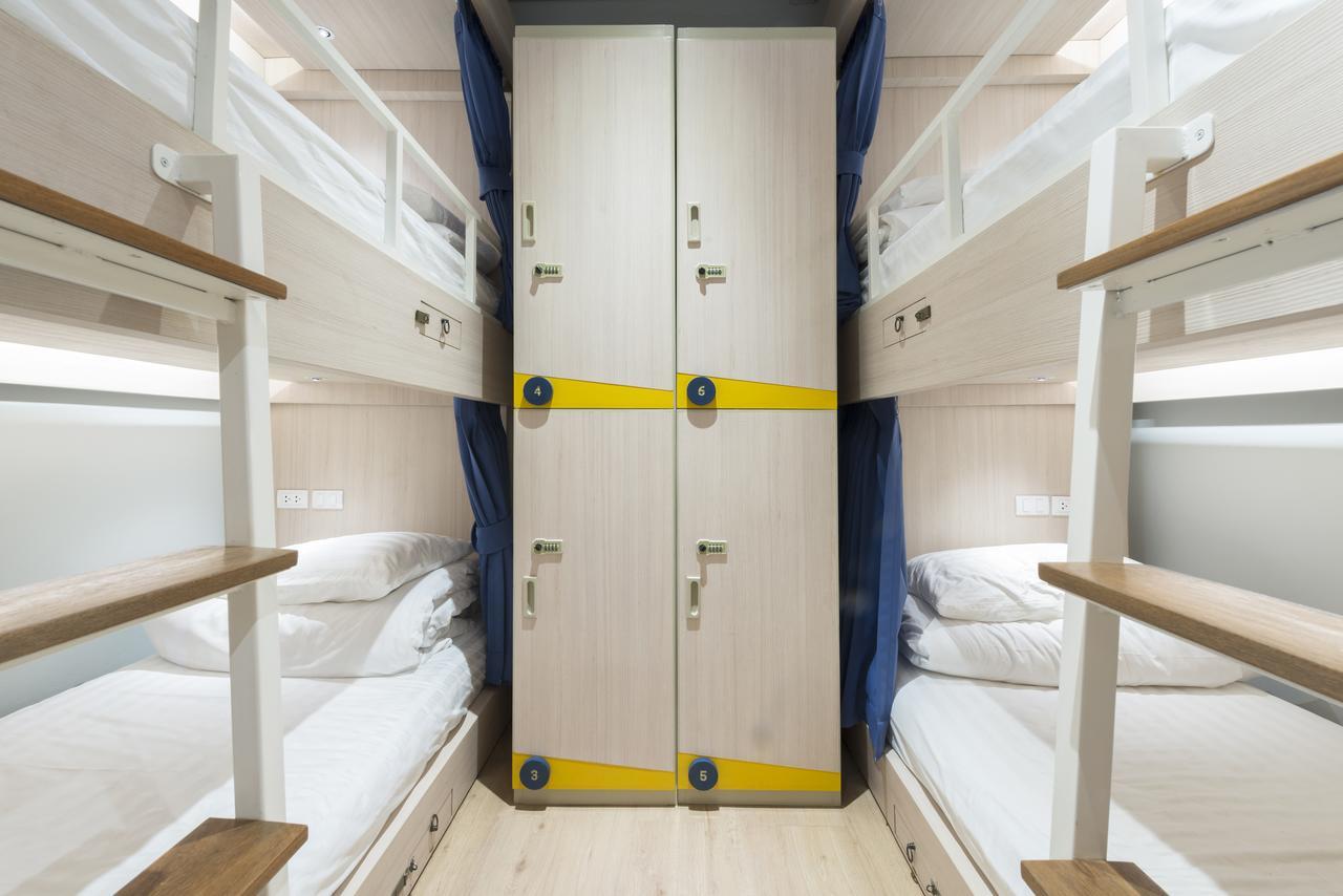 Bunk Bed Female Dormitory Room,721481845:JPEG