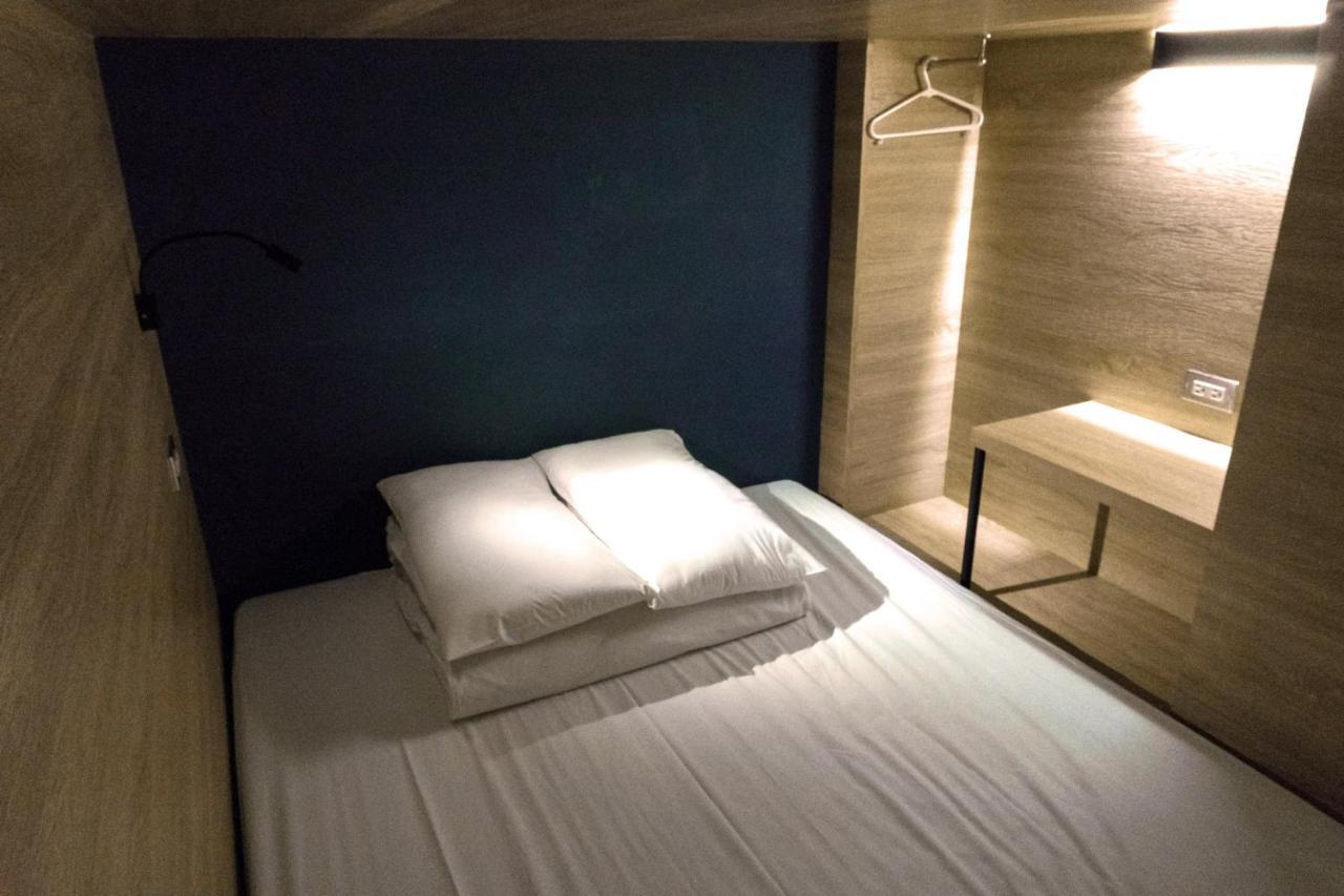 Single Bed in Mixed Dormitory Room