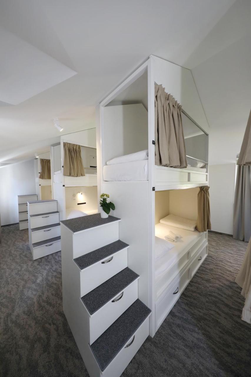 Bed 8-Bed Mixed Dormitory Room Private Bathroom,728225701:JPEG