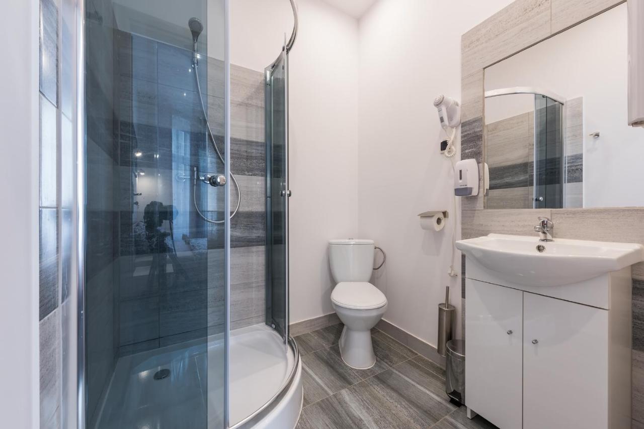 Comfort Triple Room with Shower