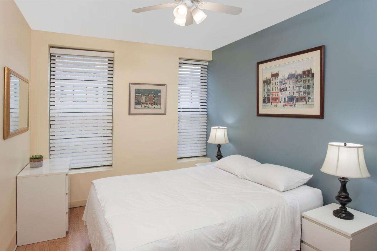 Private Queen Room - Shared Bathroom