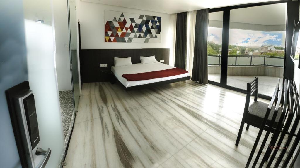 King Room with Balcony,750304283:JPEG