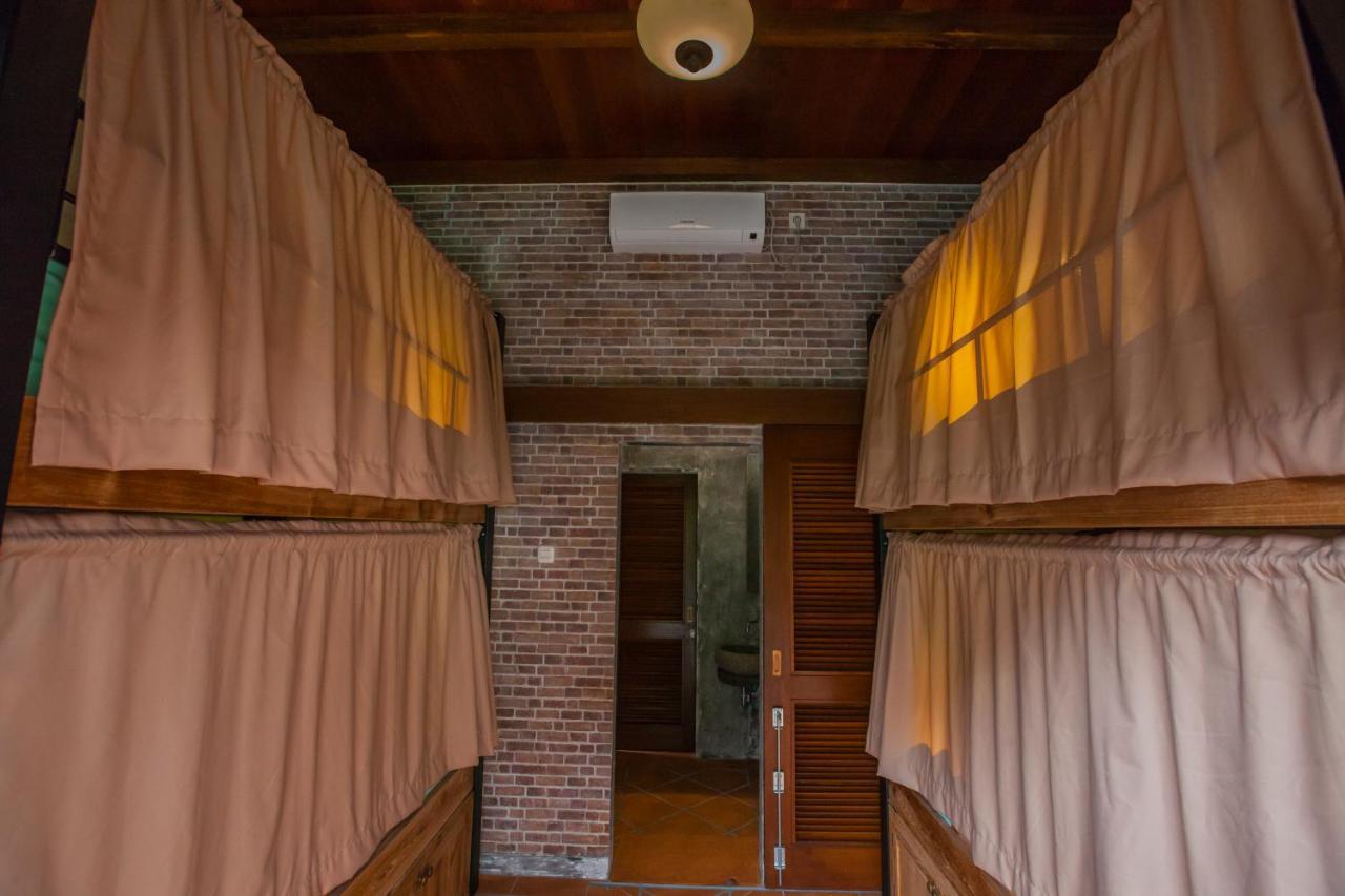 Single Bed in Mixed Dormitory Room