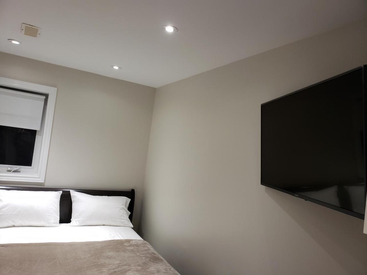 Junior Queen Room