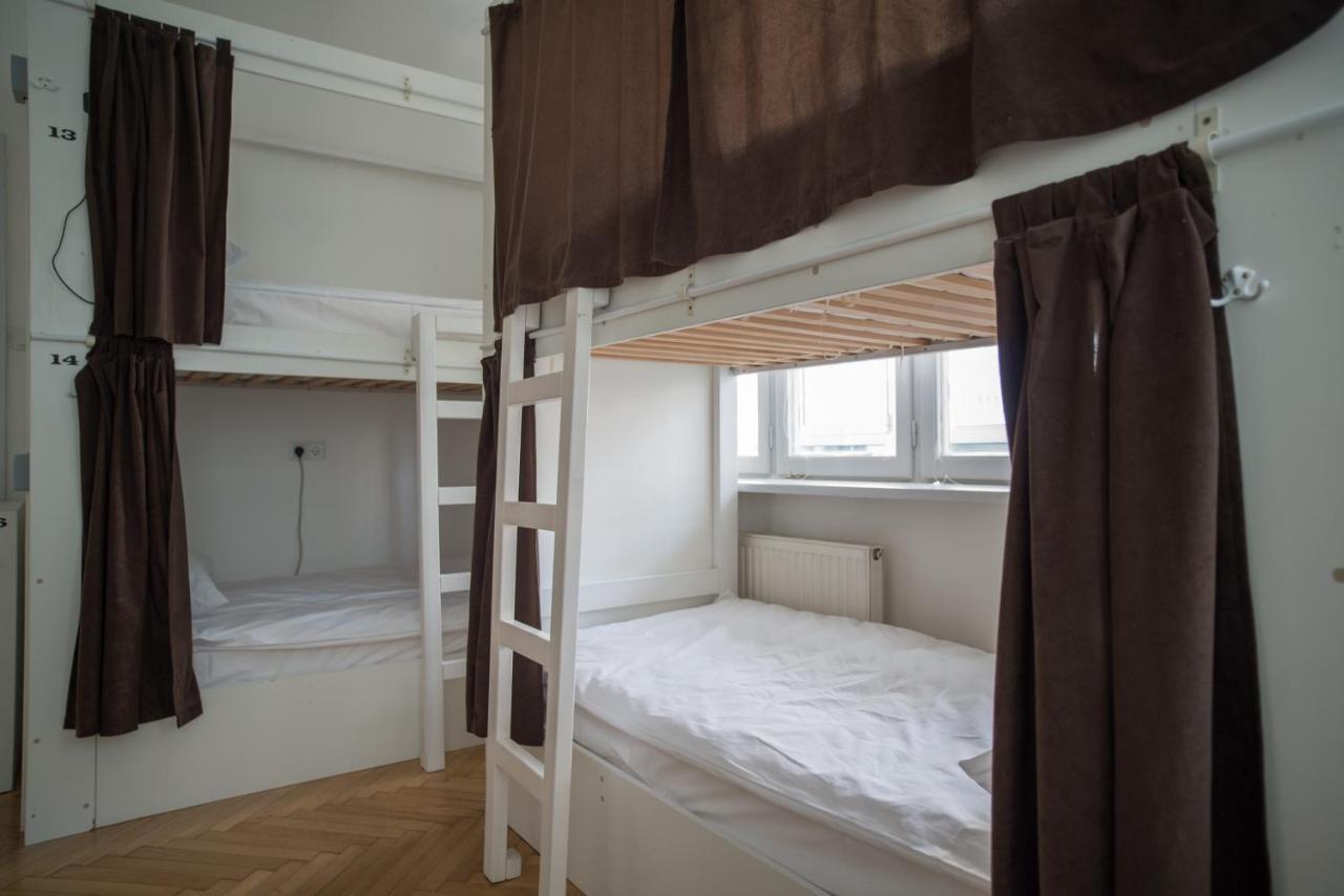 Bed 6-Bed Dormitory Room
