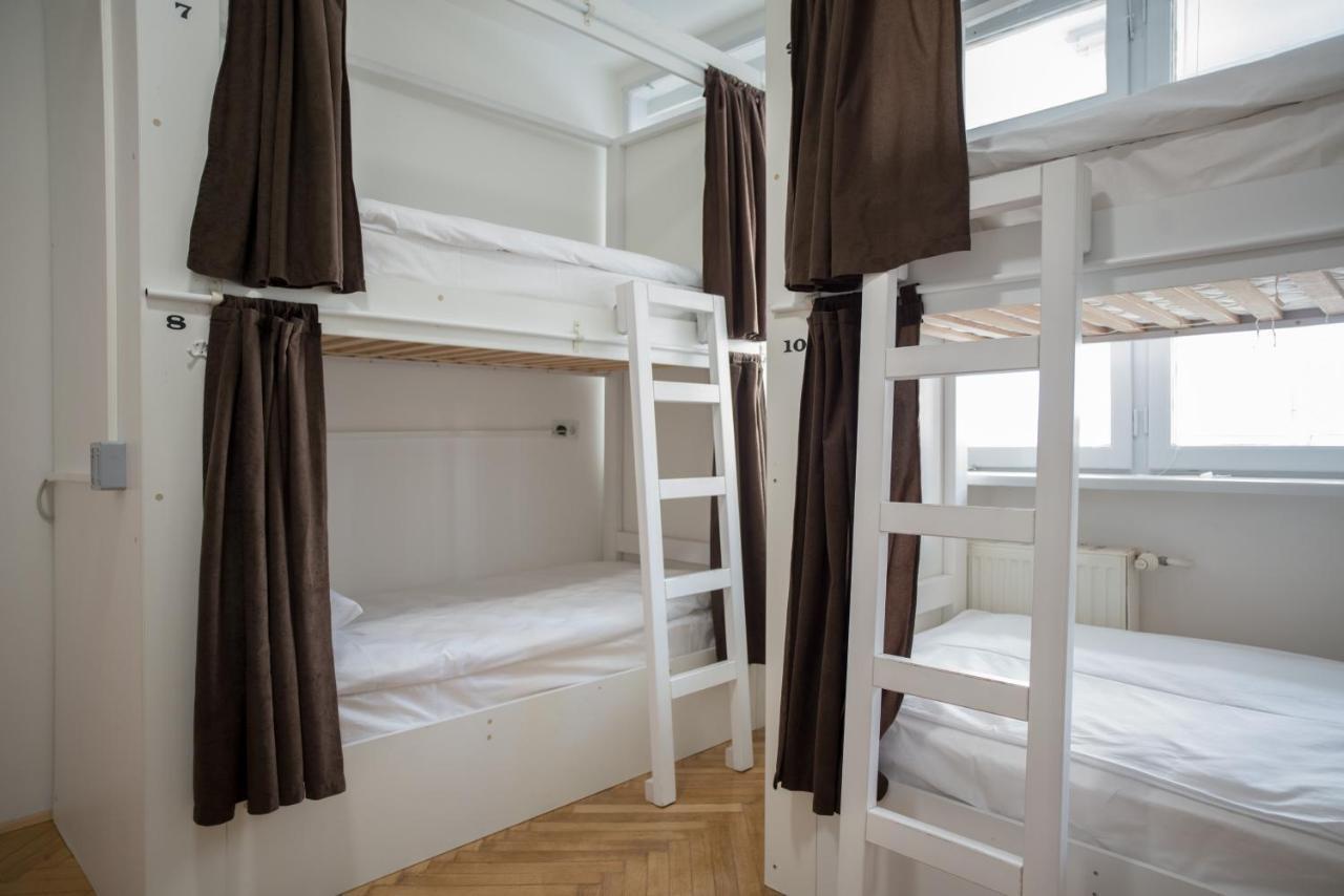 Bed 6-Bed Dormitory Room