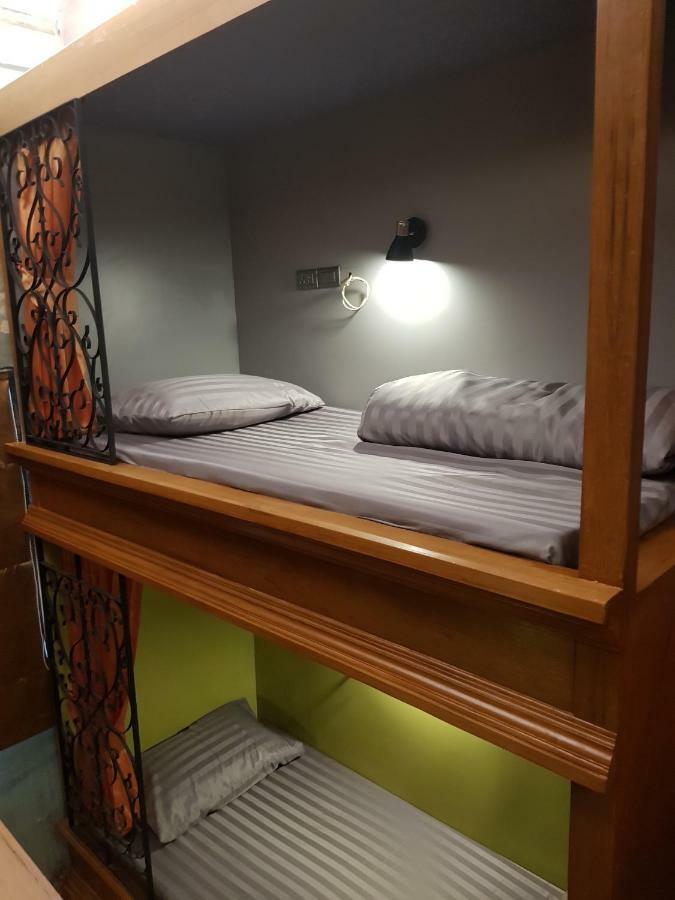 Bunk Bed in Female Dormitory Room,909677938:JPEG