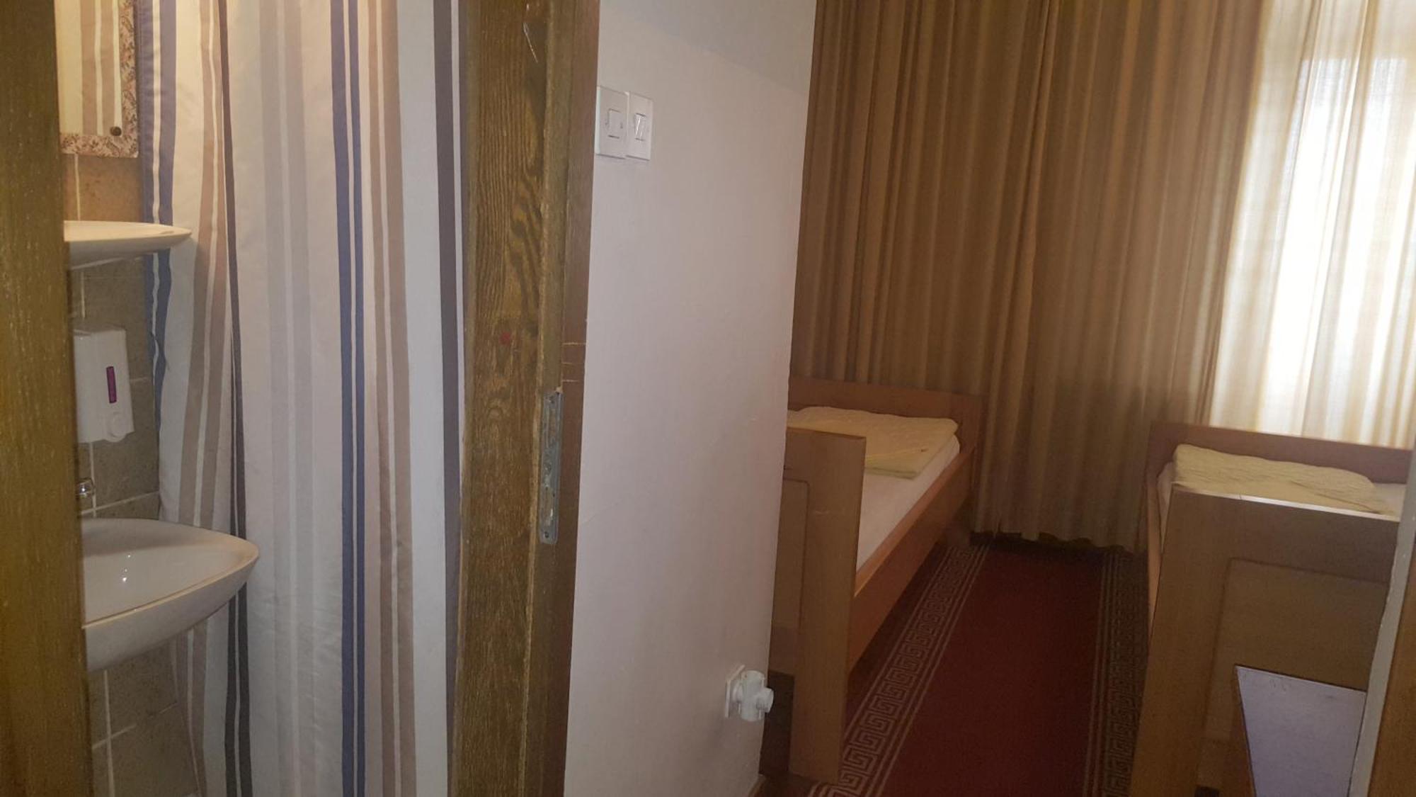 Single Room with Private Bathroom,797810013:JPEG