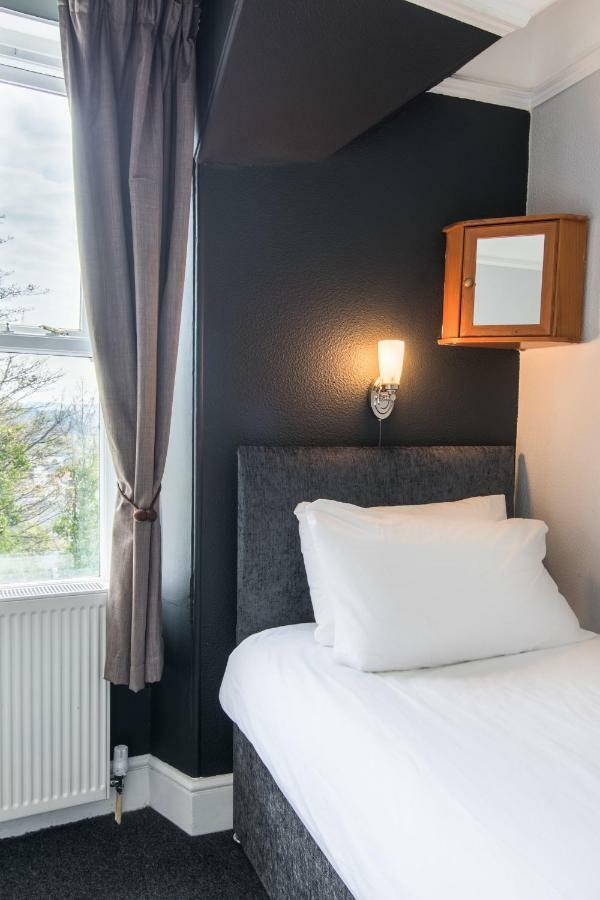Standard Twin Room with Shared Bathroom