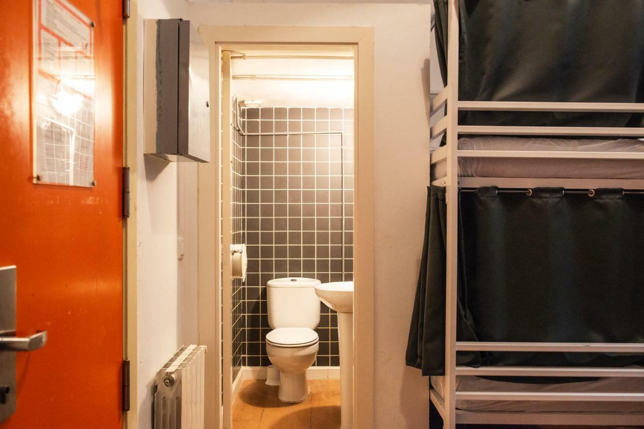 Bed in 14-Bed Mixed Dorm Shared Bathroom,800155011:JPEG