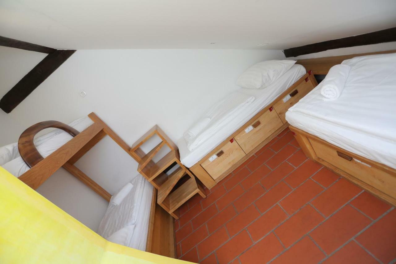 Single Bed Mixed Dormitory Room,1134574177:JPEG