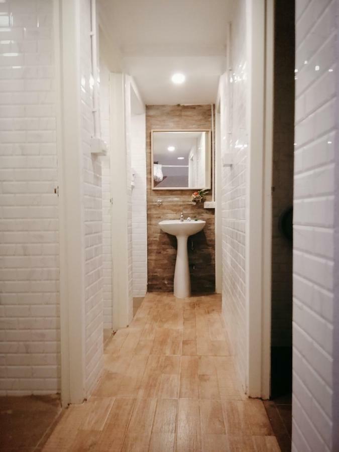 Deluxe Room with Shared Bathroom,813885062:JPEG