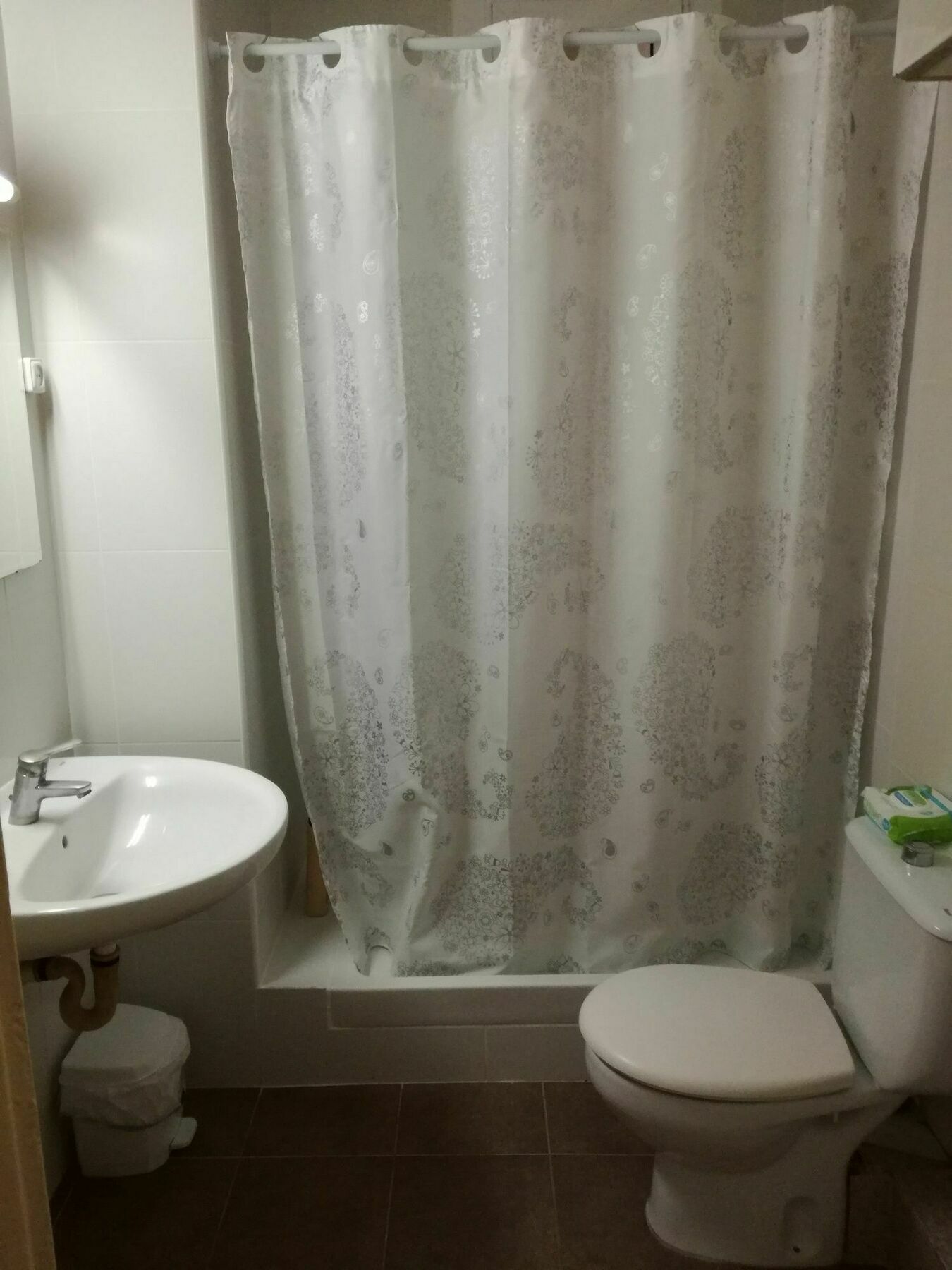 Single Room,820708397:JPEG