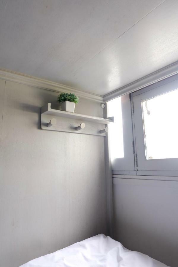 Mixed Dormitory Room