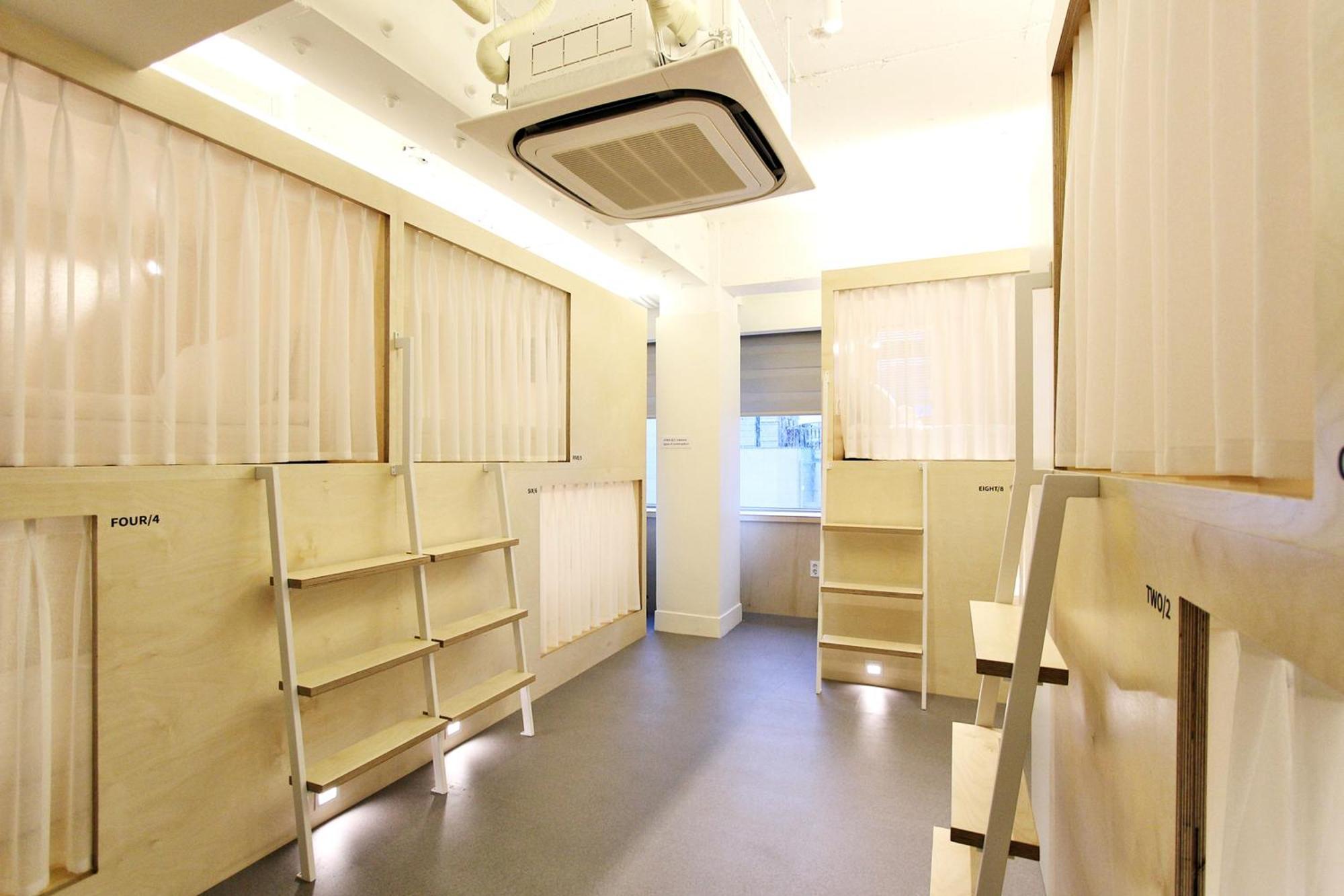 Bed 8-Bed Female Dormitory Room
