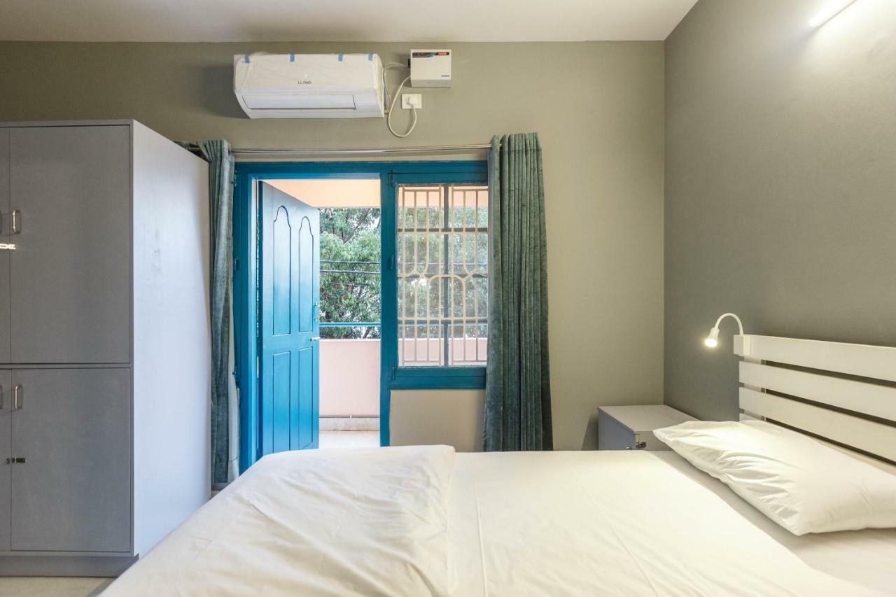 Single Bed in Male Dormitory Room with Shared Bathroom