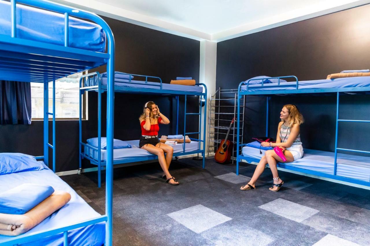 Bed in 6 bed mixed dormitory room with Shared Bathroom,1396355606:JPEG