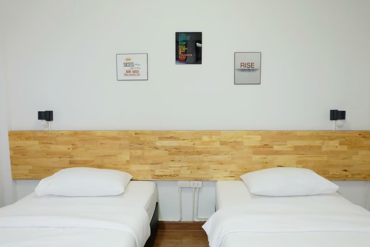 Standard Twin Room with Shared Bathroom