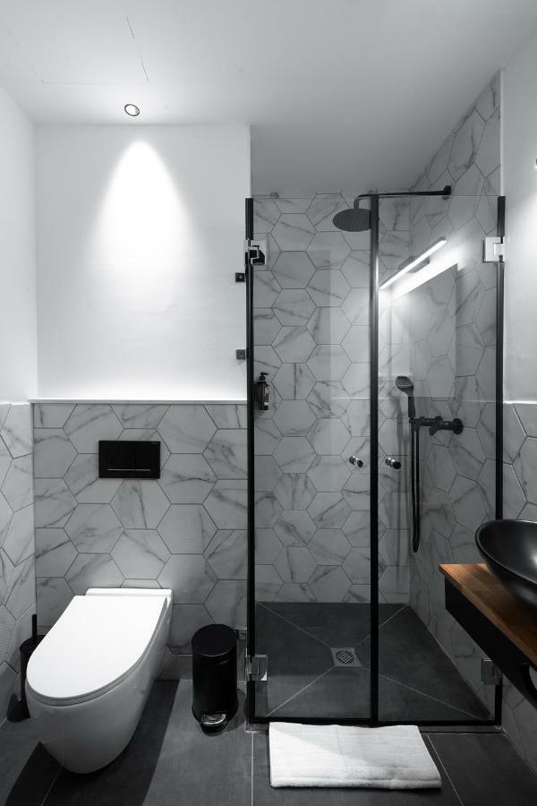 Private Pod ensuite,909373207:JPEG