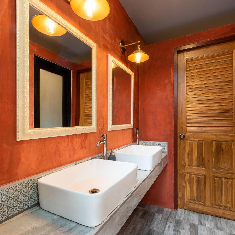 Family Room with Shared Bathroom,925855657:JPEG