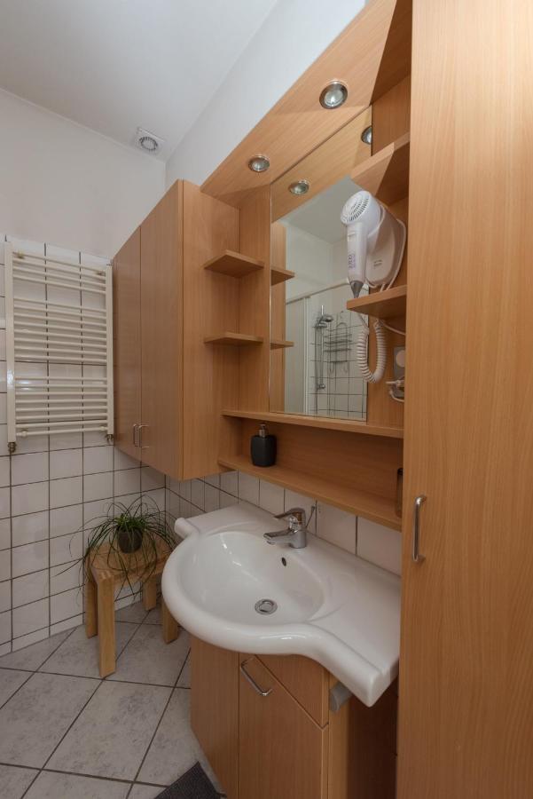 Family Room,927498514:JPEG