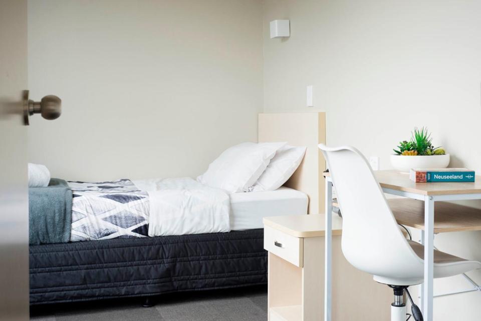 Single Room,929105770:JPEG