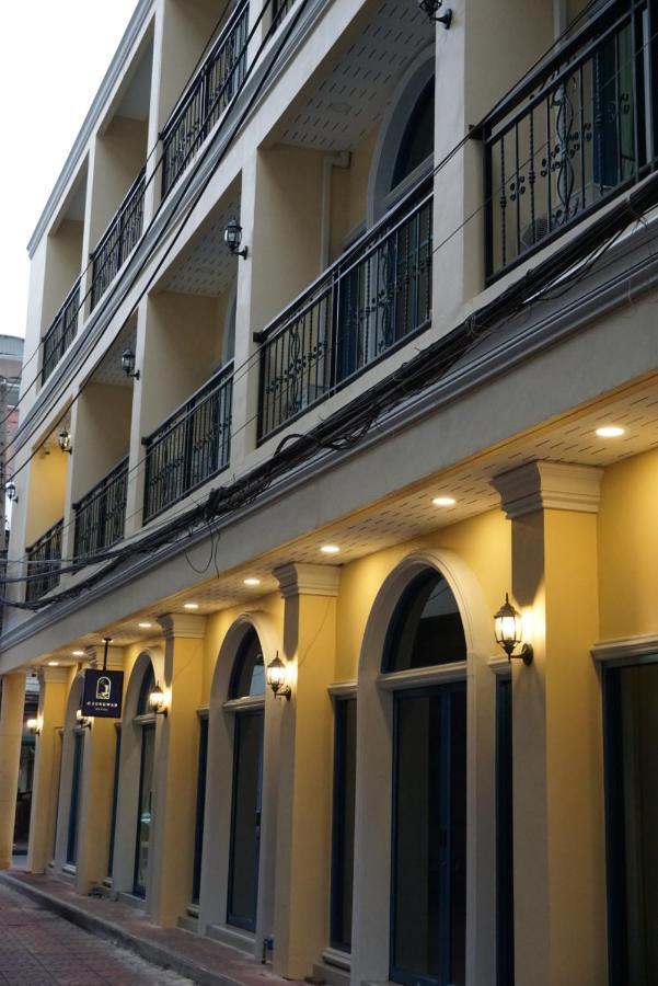Deluxe Twin Room with Share Bathroom