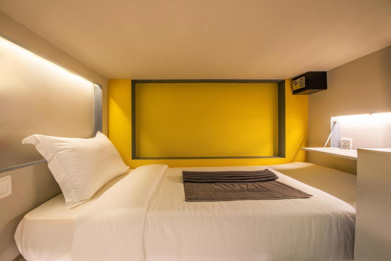 Bunk 8-Bed Female Dormitory Room