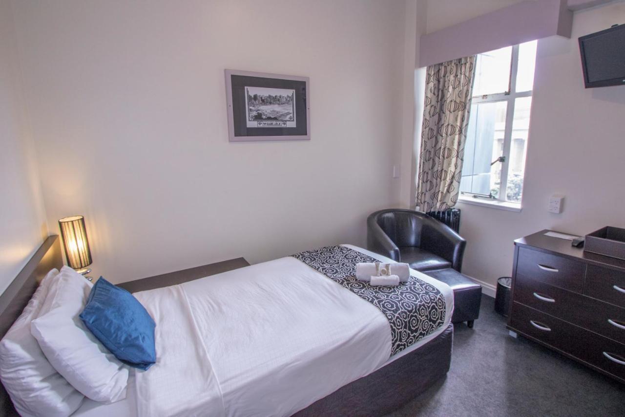 Single Room,951466372:JPEG
