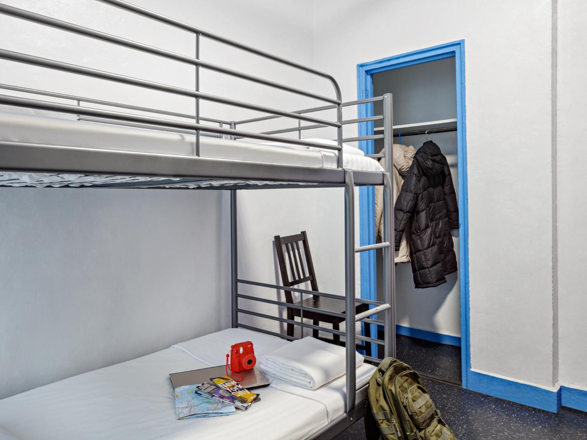 Single Bed in 2-Bed Dormitory Room with Shared Bathroom