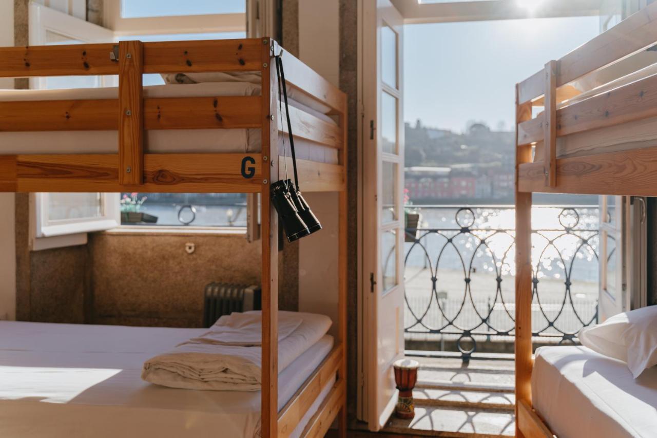 Bed 10-Bed Mixed Dormitory Room Private Bathroom River View