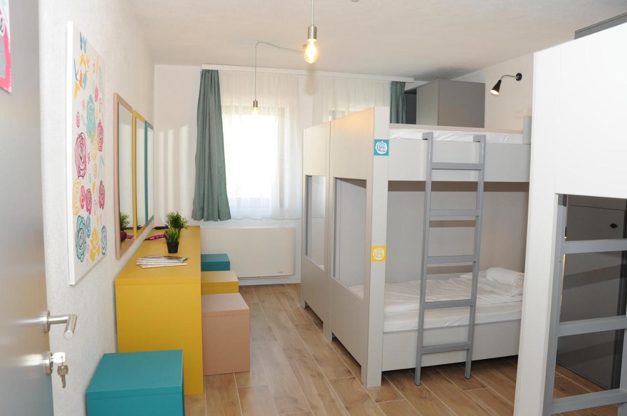 Bed 6-Bed Female Dormitory Room
