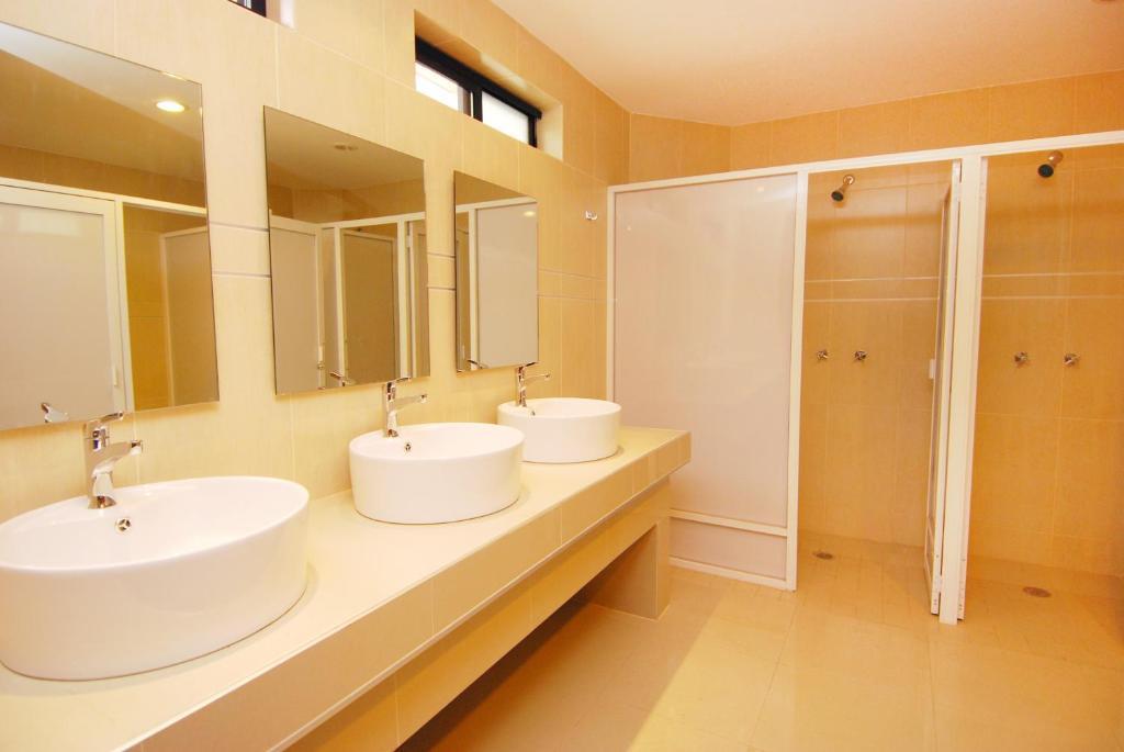 Single Bed in Mixed Dormitory Room
