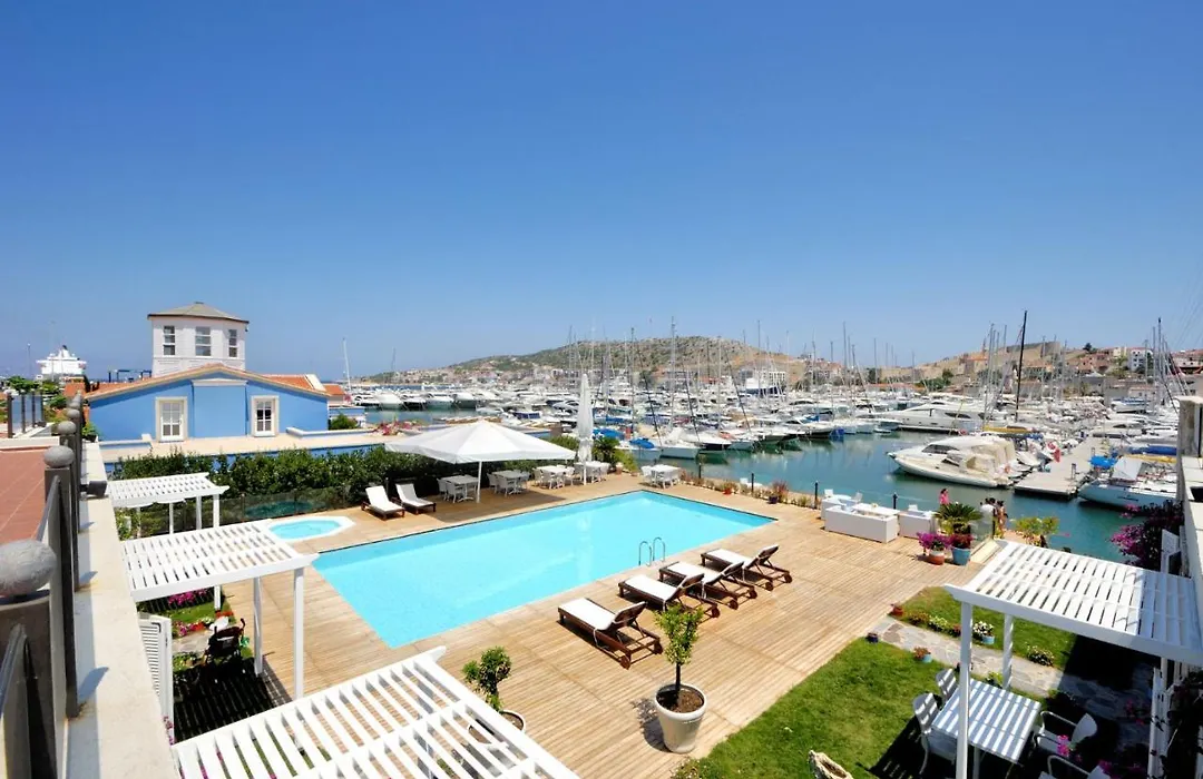 Cesme Marina Konukevi-1