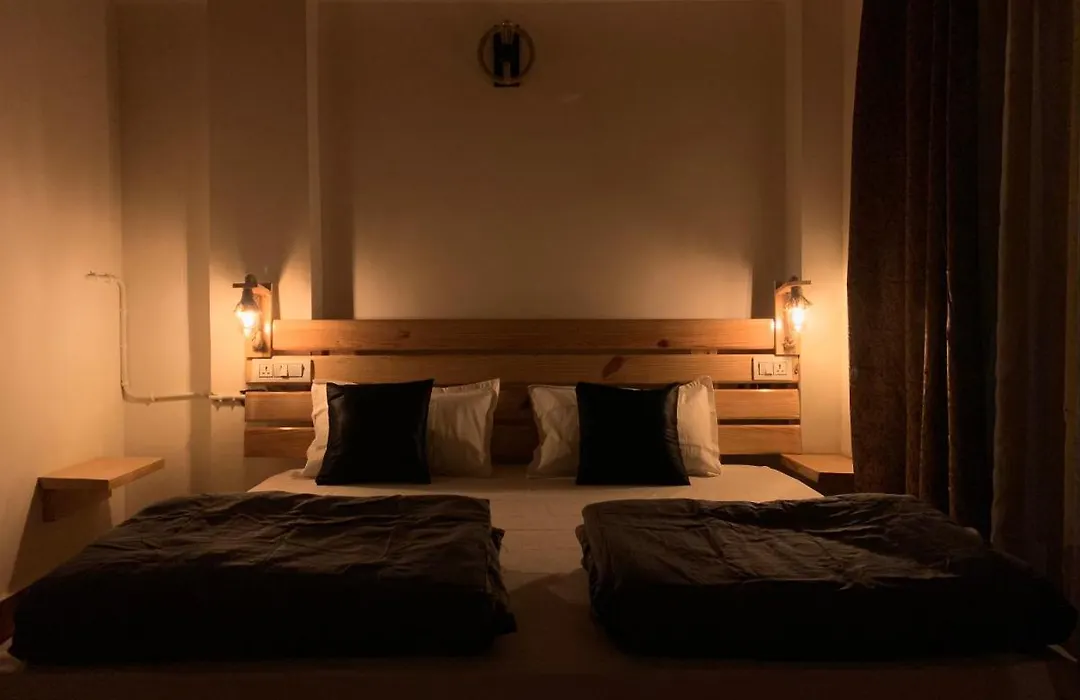 Roamate Hostel, Old Manali-1