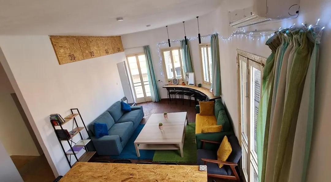 Bee Hostel Paphos-1