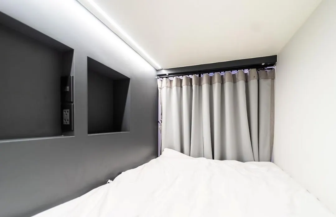 Pier 808 Hostel-1