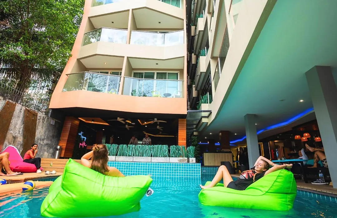 Mad Monkey Phuket-1