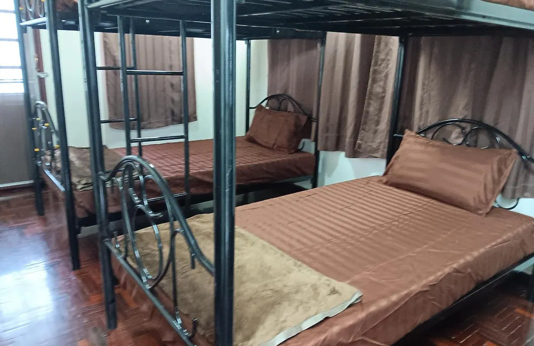 Hug Glur House Tour And Hostel (Adults Only)-1